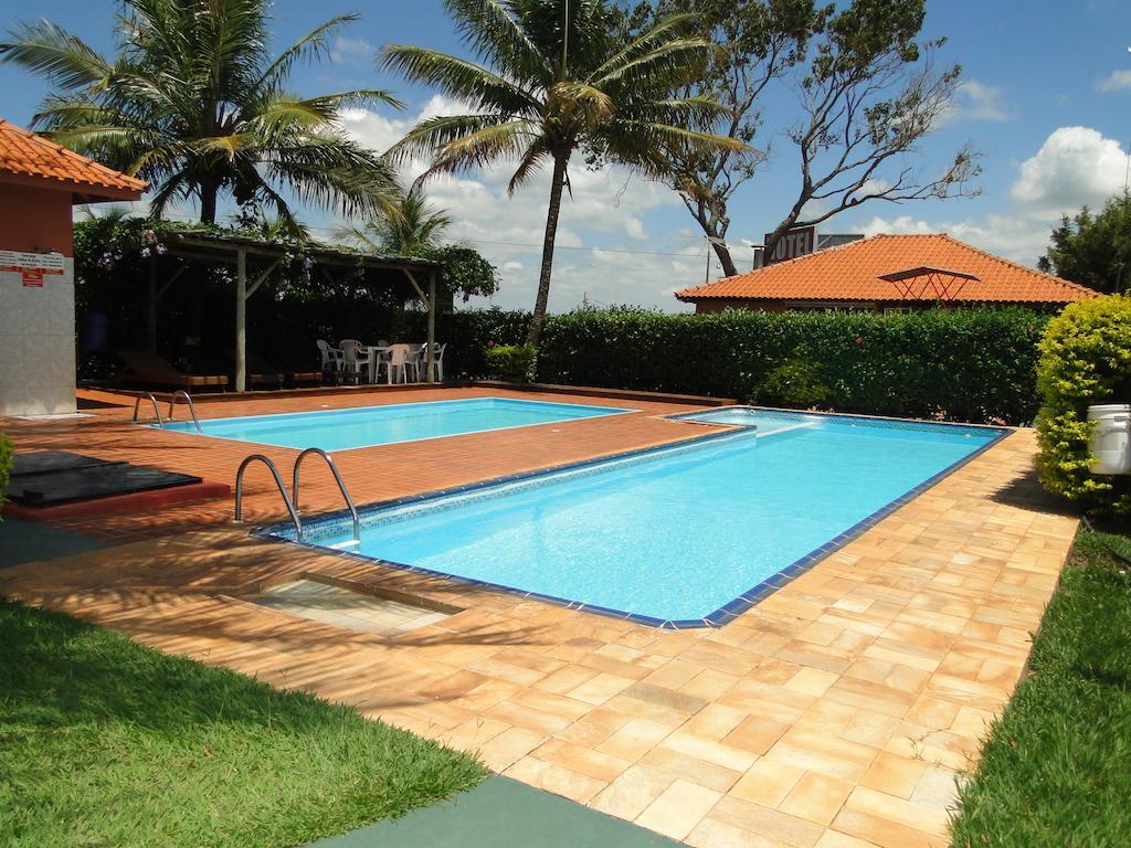 Hotel Pousada Vale Do Sol Em Pompeia Exterior photo