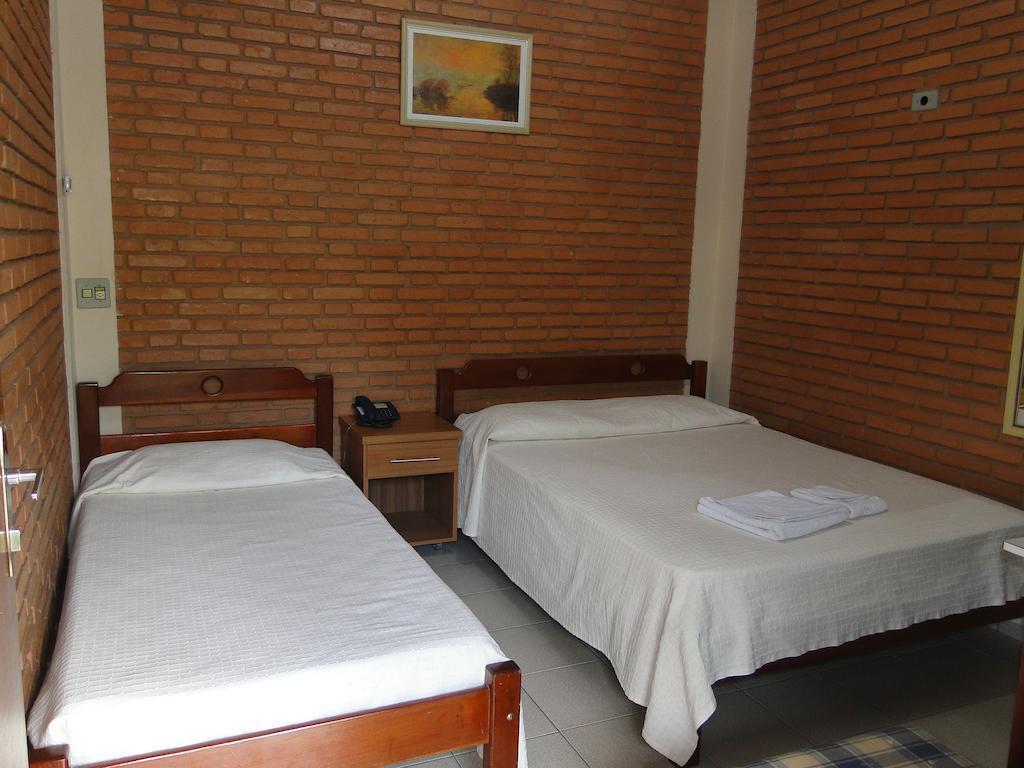 Hotel Pousada Vale Do Sol Em Pompeia Room photo